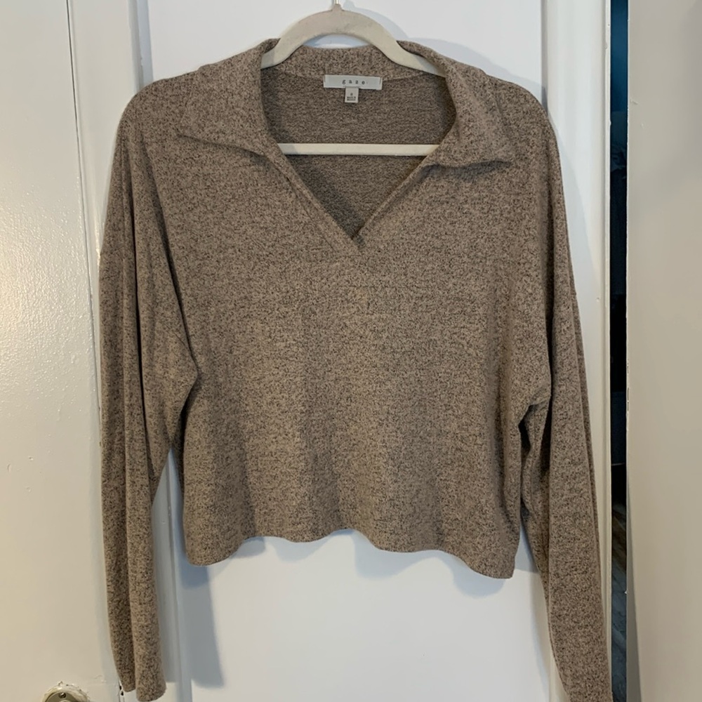 Long-sleeved top